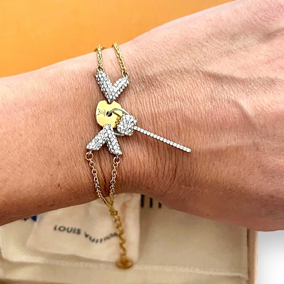 NIB Louis Vuitton Essential V Bracelet M67314 - Picture 3 of 15